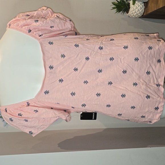 Torrid - Super Soft Slub Scoop Neck Bust Fitted Top in Almond Blossom Pink​​​ - Picture 5 of 14